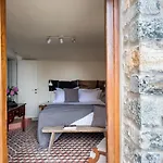 Adama Pensión 4*