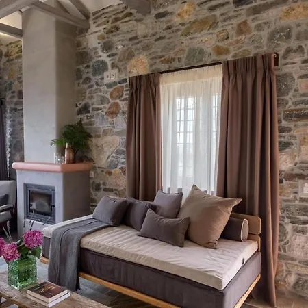 Adama 招待所 Mourésion