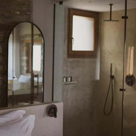 Adama 招待所 Mourésion