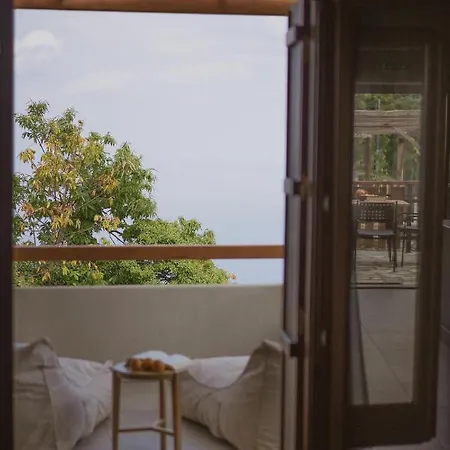 Adama Gasthof Mourésion