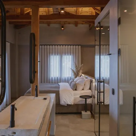 Adama Πανσιόν Mourésion