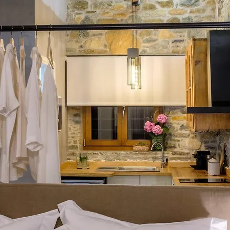 Adama Πανσιόν Mourésion