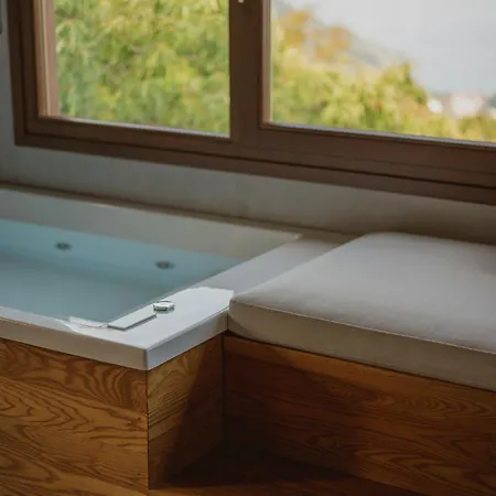 Adama Πανσιόν 4*