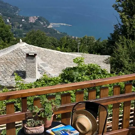 Πανσιόν Adama Mourésion